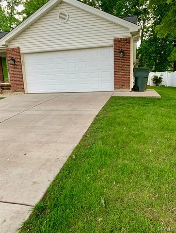 $375,000 | 22 Shadowcreek Drive, St. Peters, MO 63376