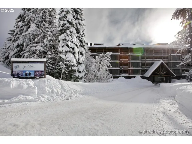 $874,900 | 31244 East Collins Lake Road, Unit 21, Government Camp, OR 97028