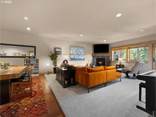 $874,900 | 31244 East Collins Lake Road, Unit 21, Government Camp, OR 97028