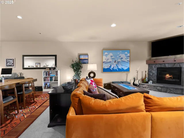 $874,900 | 31244 East Collins Lake Road, Unit 21, Government Camp, OR 97028