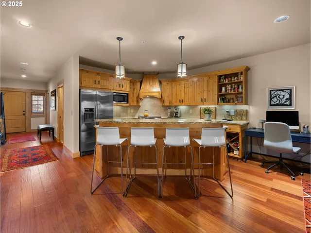 $874,900 | 31244 East Collins Lake Road, Unit 21, Government Camp, OR 97028