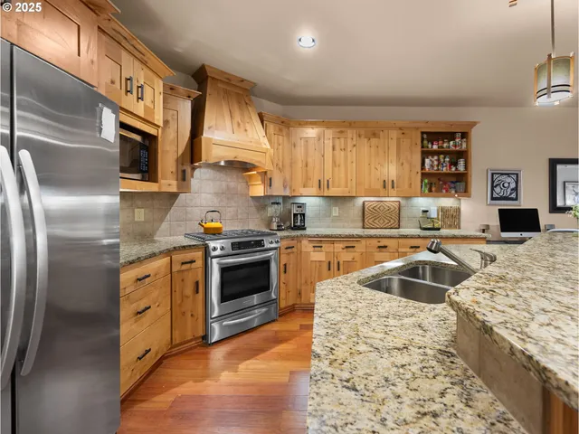 $874,900 | 31244 East Collins Lake Road, Unit 21, Government Camp, OR 97028