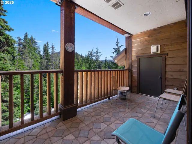 $874,900 | 31244 East Collins Lake Road, Unit 21, Government Camp, OR 97028