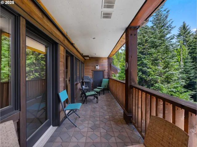 $874,900 | 31244 East Collins Lake Road, Unit 21, Government Camp, OR 97028