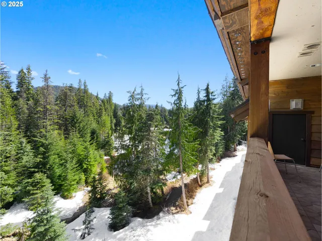 $874,900 | 31244 East Collins Lake Road, Unit 21, Government Camp, OR 97028