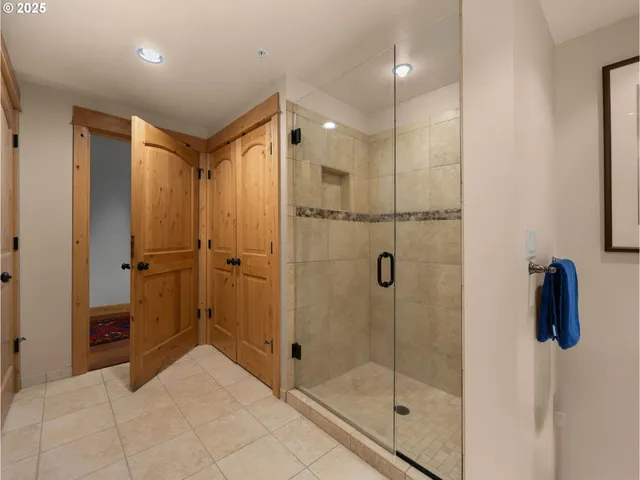 $874,900 | 31244 East Collins Lake Road, Unit 21, Government Camp, OR 97028