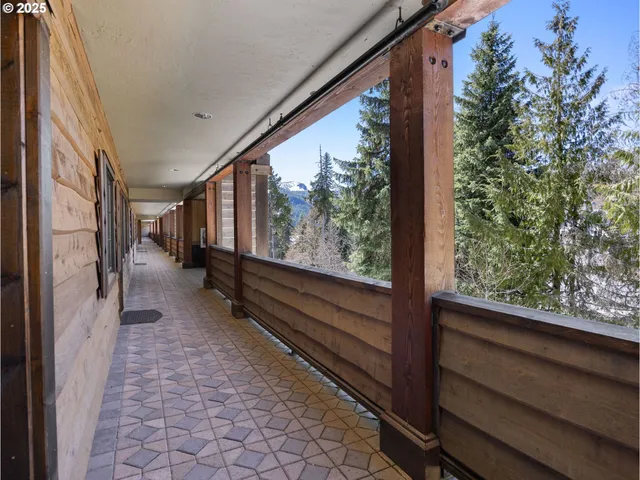 $874,900 | 31244 East Collins Lake Road, Unit 21, Government Camp, OR 97028