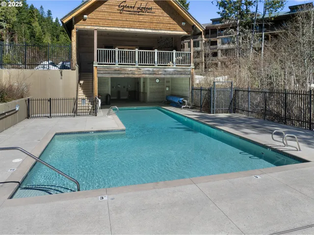 $874,900 | 31244 East Collins Lake Road, Unit 21, Government Camp, OR 97028