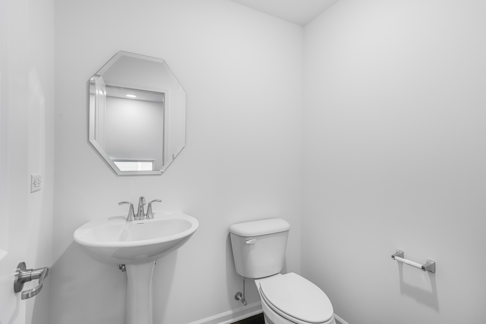 415 Red Oak Circle Volo, IL 60020 - Photo 6 of 14 a bathroom with a toilet sink and mirror