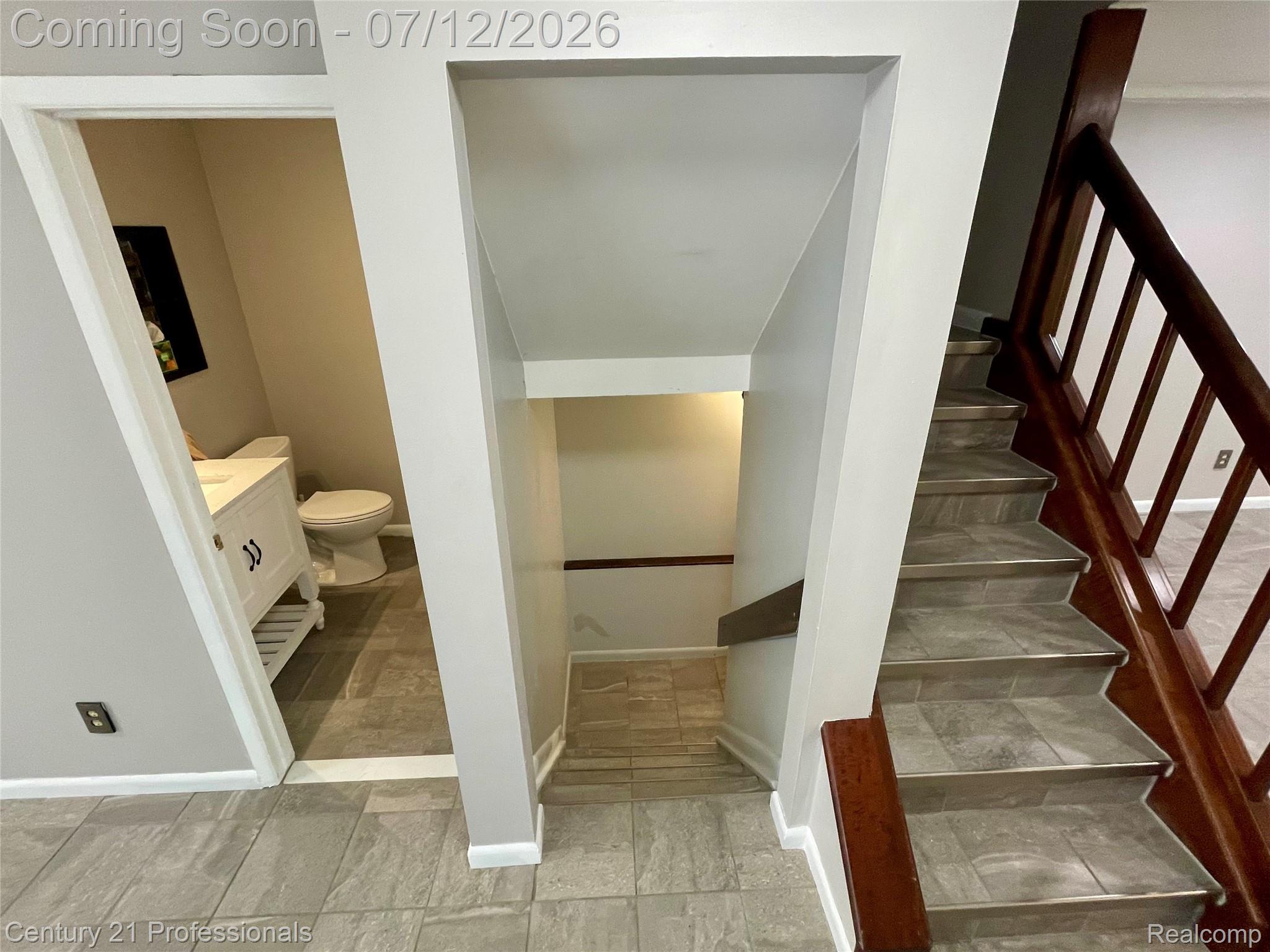 1816 Burning Bush Court Rochester, MI 48309 - Photo 14 of 38 12.jpg