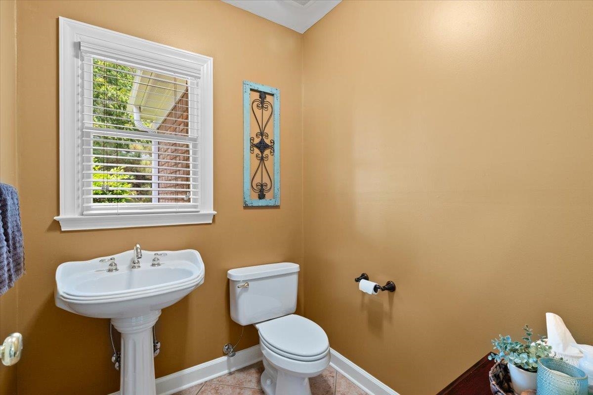 1226 Oak Lake Circle Collierville, TN 38017 - Photo 11 of 39 a bathroom with a sink a mirror and a toilet