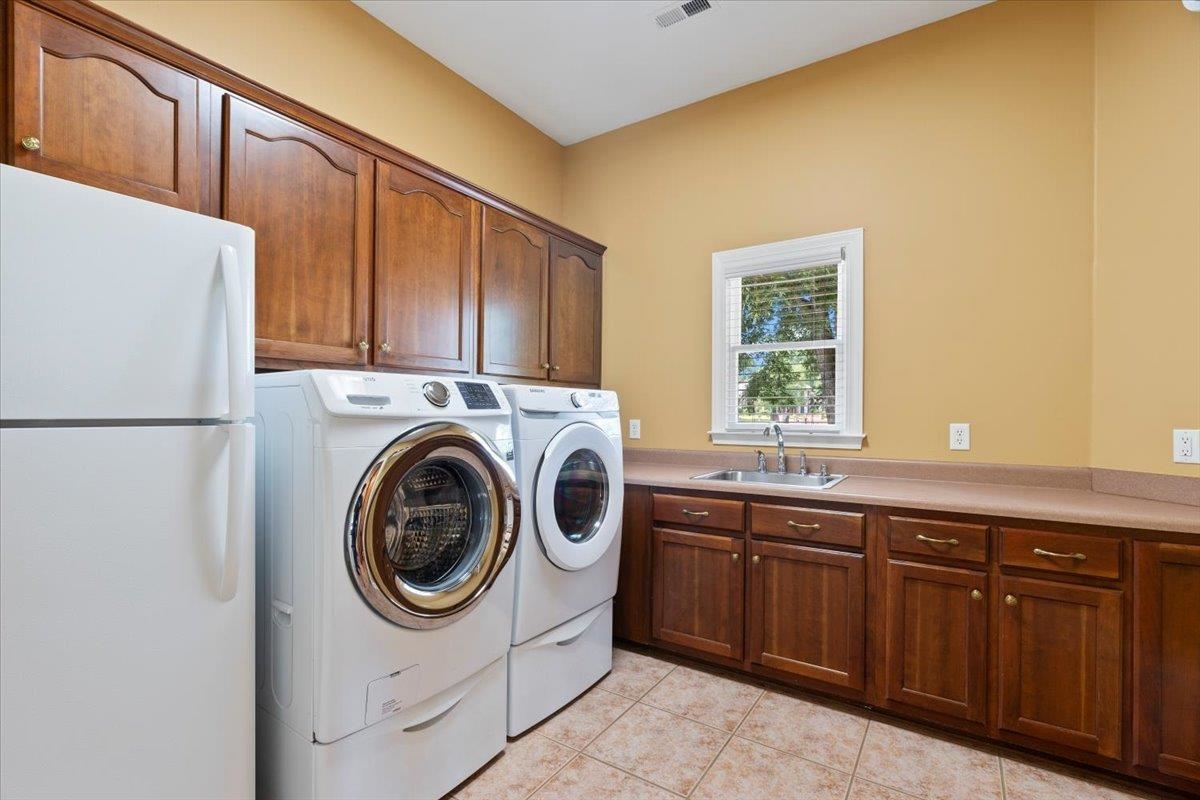 1226 Oak Lake Circle Collierville, TN 38017 - Photo 18 of 39 a utility room with sink dryer and washer