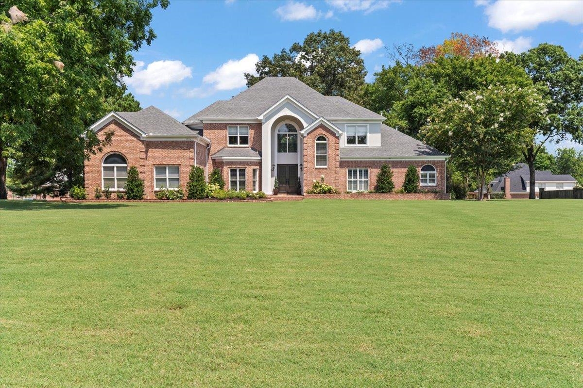 1226 Oak Lake Circle Collierville, TN 38017 - Photo 2 of 39 a front view of a house with garden