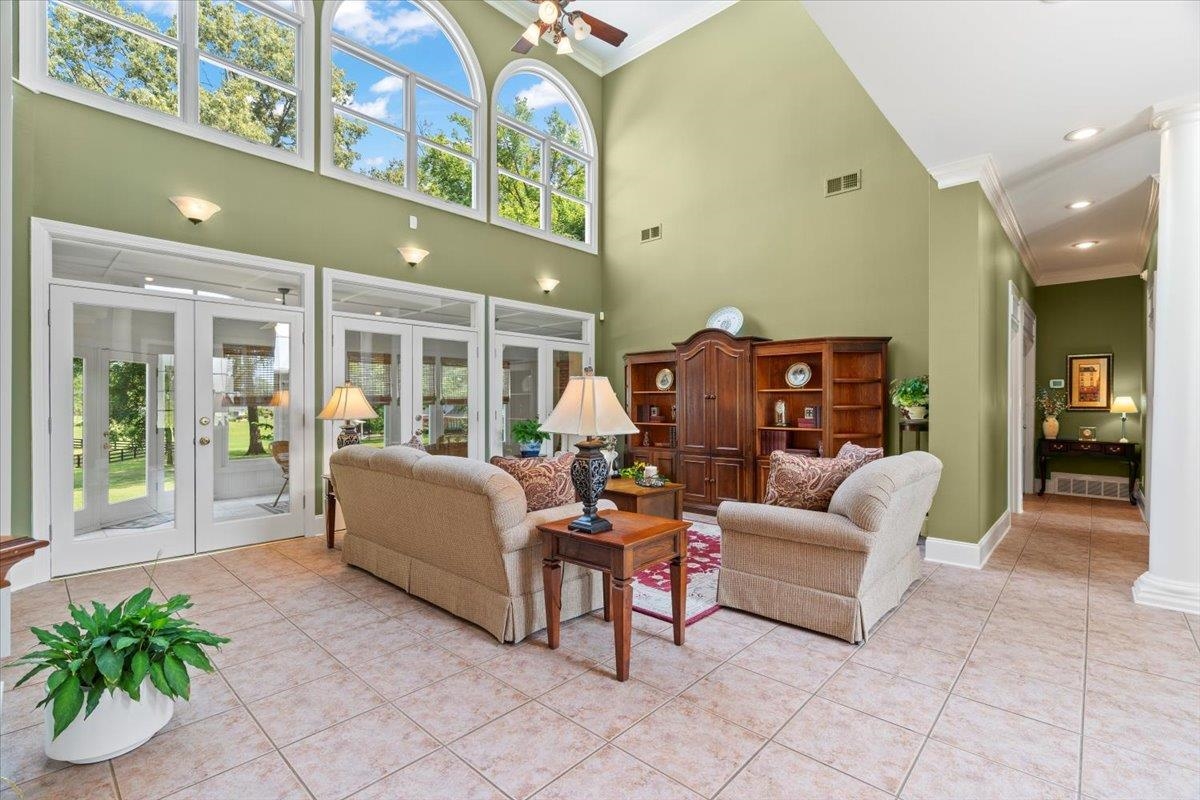 1226 Oak Lake Circle Collierville, TN 38017 - Photo 9 of 39 a living room with furniture and a potted plant