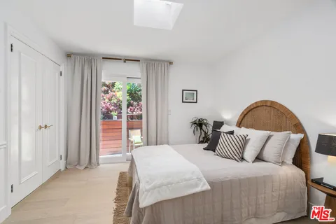 $2,995,000 | 2617 Harlesden Court, Los Angeles, CA 90046