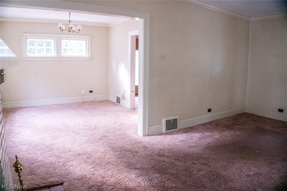 926 Montford Road Cleveland, OH 44121 - Photo 4 of 13