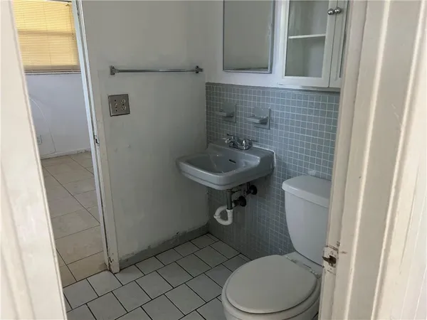 $3,490 | 10 Northwest 19th Street, Pompano Beach, FL 33060