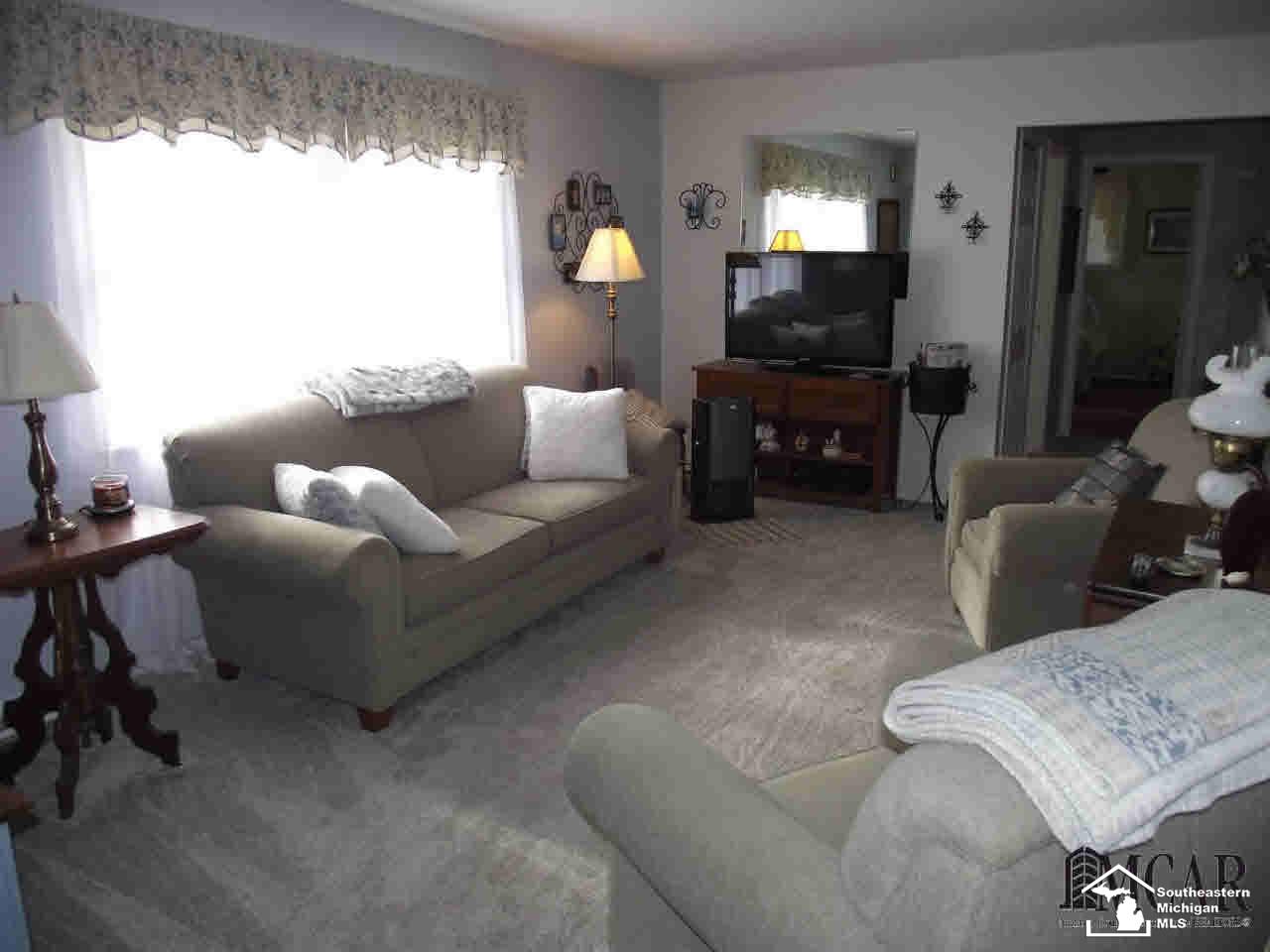 4830 Smith Road Ottawa Lake, MI 49267 - Photo 4 of 24 21409287-3.JPG