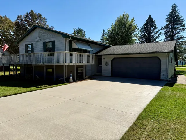 $299,500 | 954 Lilac Drive, Sauk Centre, MN 56378