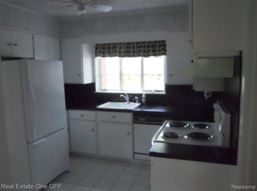 364 Kerby Road Grosse Pointe, MI 48236 - Photo 7 of 17 DSCN0889.JPG