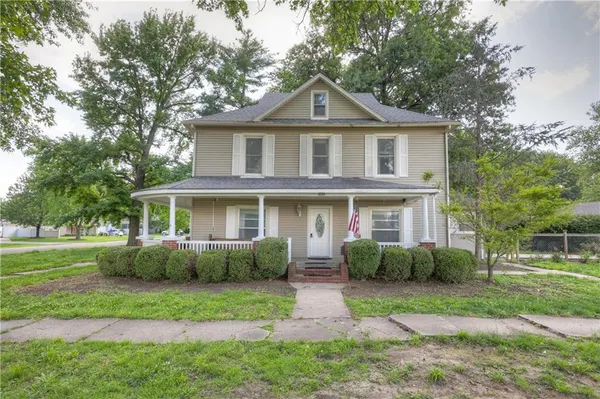 $210,000 | 235 South Minnesota Avenue, Columbus, KS 66725