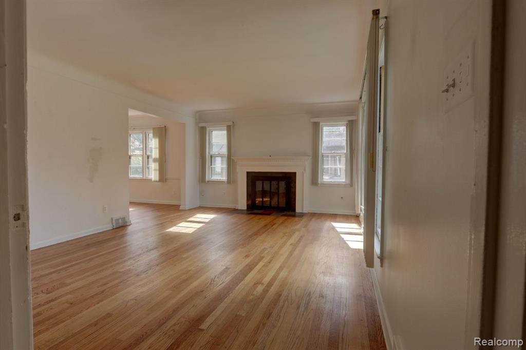 916 Harcourt Road Grosse Pointe, MI 48230 - Photo 8 of 28