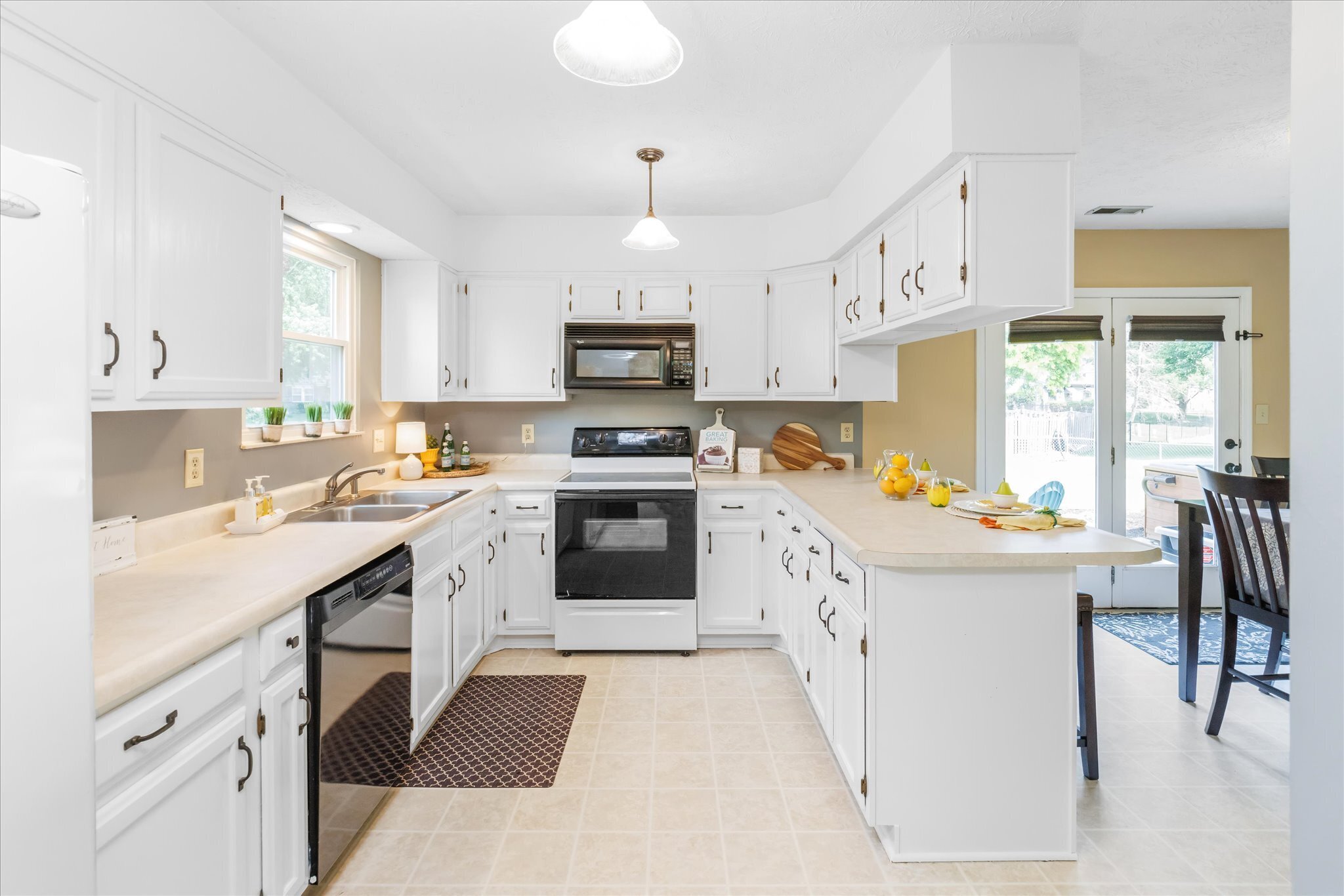 8450 Castle Ridge Lane Indianapolis, IN 46256 - Photo 12 of 38