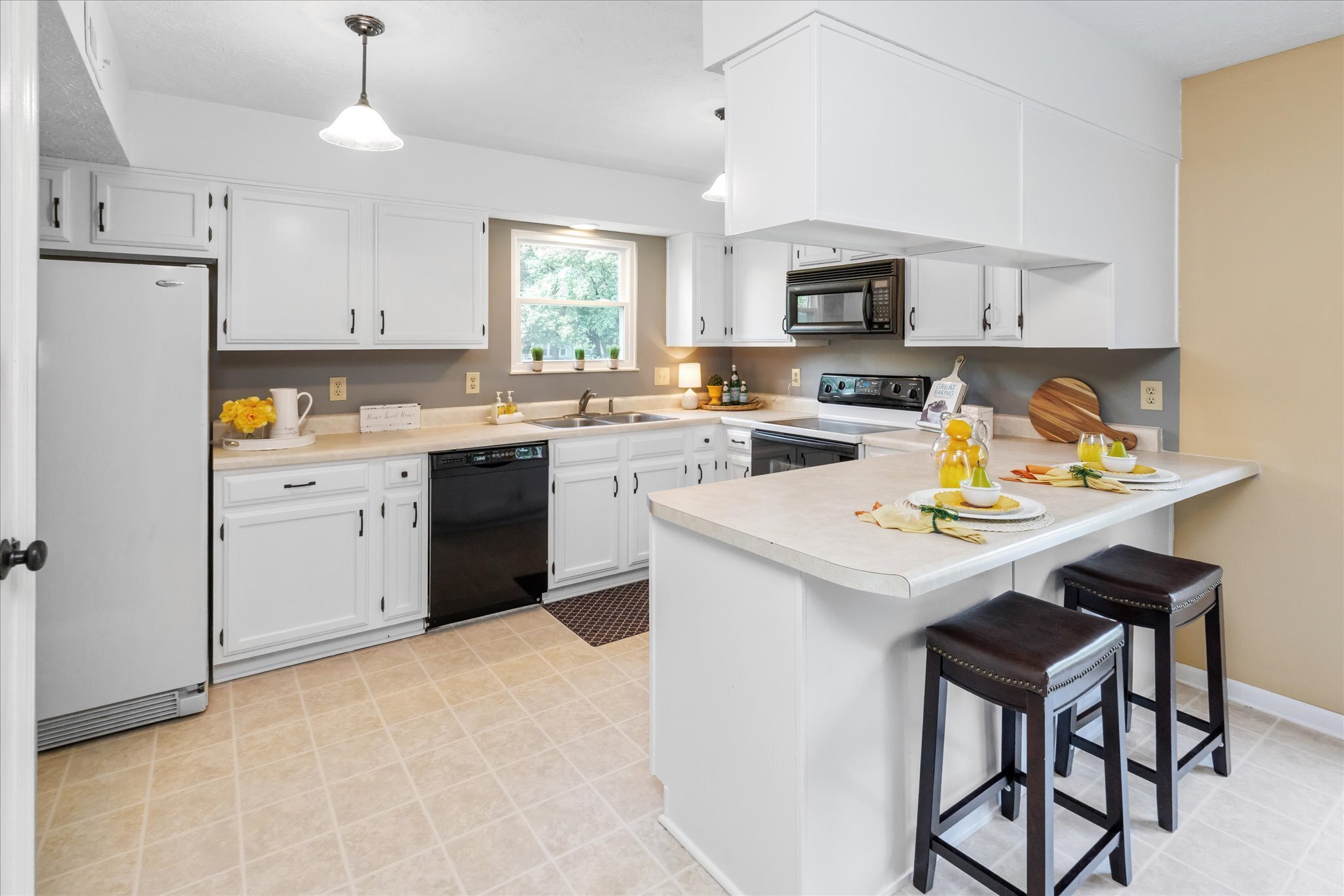 8450 Castle Ridge Lane Indianapolis, IN 46256 - Photo 13 of 38