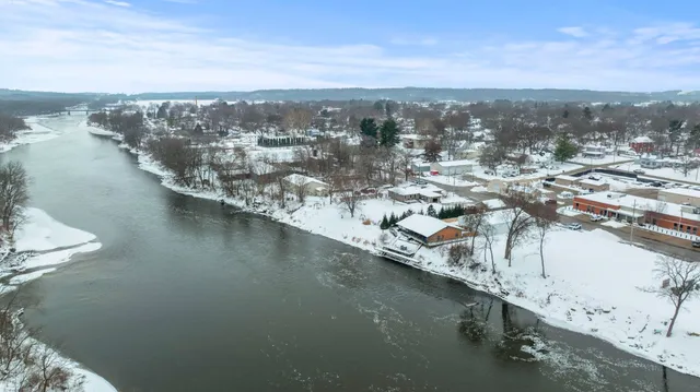 a view of a walk in the balcony