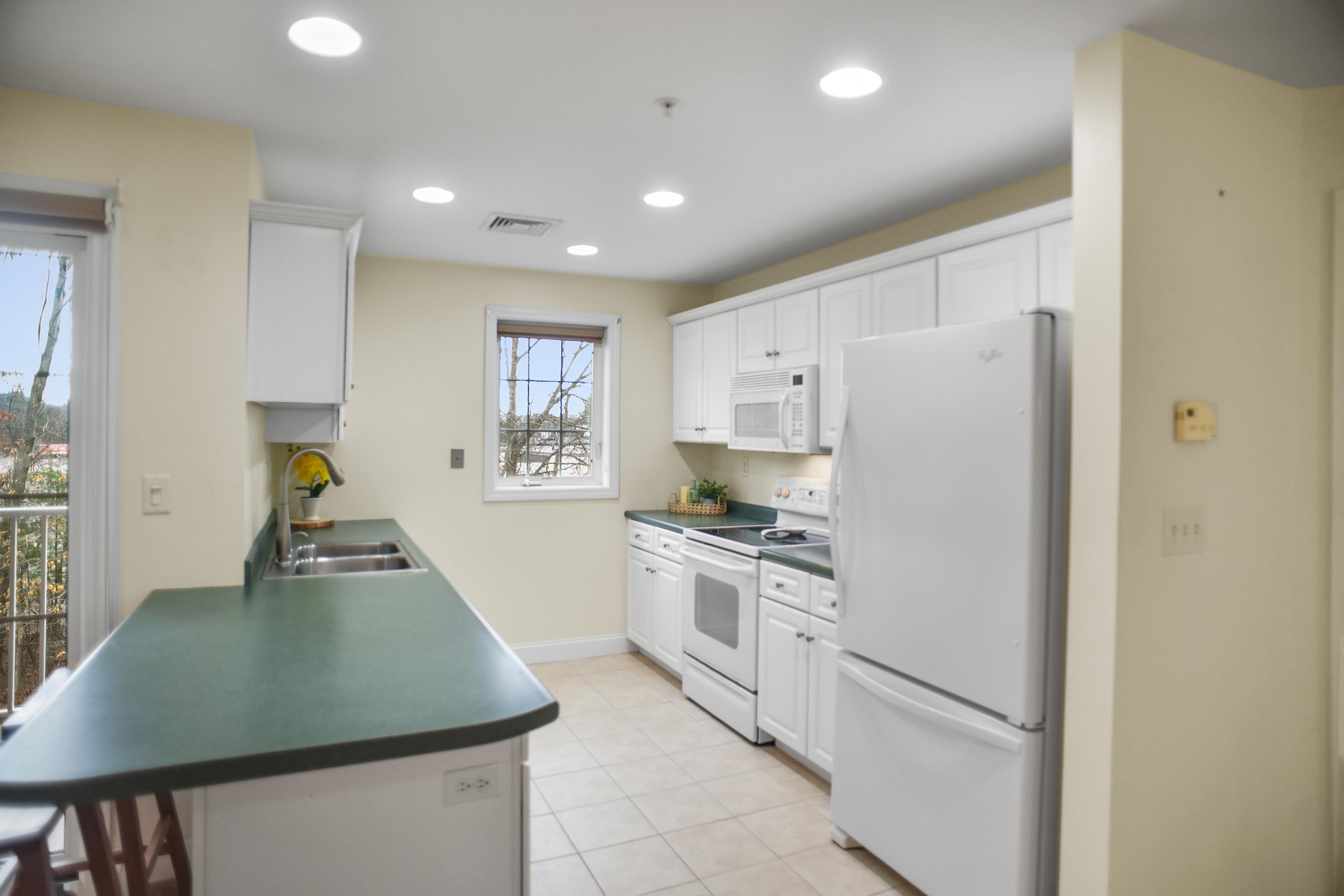 59 Cluff Road, Unit 42 Salem, NH 03079 - Photo 9 of 32