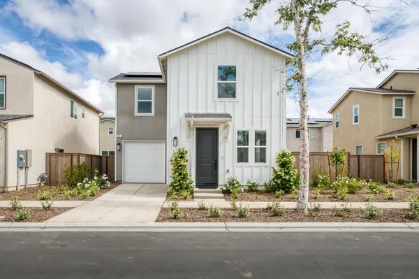 $400,000 | 787 Laina Avenue, Madera, CA 93636