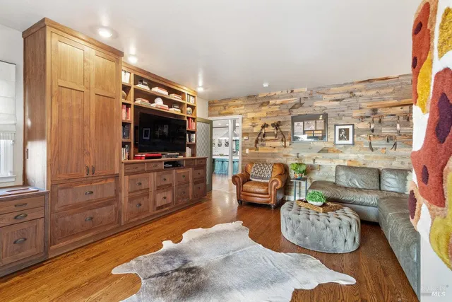 $4,150,000 | 223 Evergreen Drive, Kentfield, CA 94904