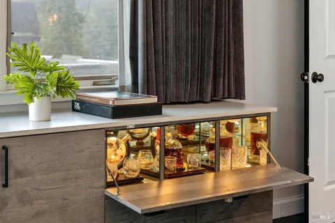 $4,150,000 | 223 Evergreen Drive, Kentfield, CA 94904