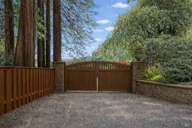 $4,150,000 | 223 Evergreen Drive, Kentfield, CA 94904