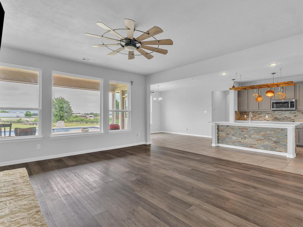 1013 Northern Oaks Court Springtown, TX 76082 - Photo 8 of 25