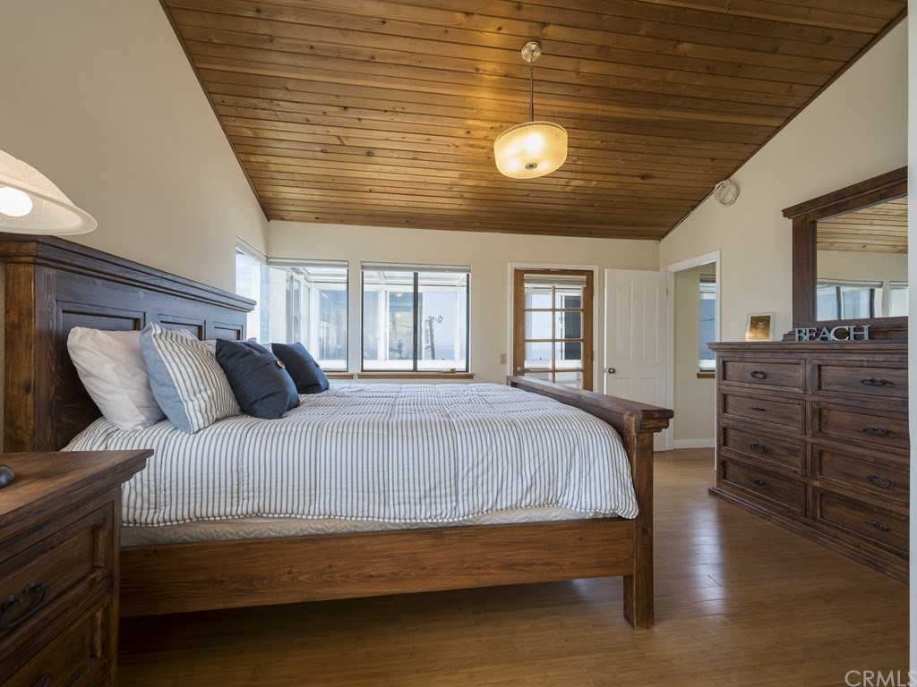 2630 Maple Avenue Morro Bay, CA 93442 - Photo 33 of 49 a bedroom with a bed and furniture