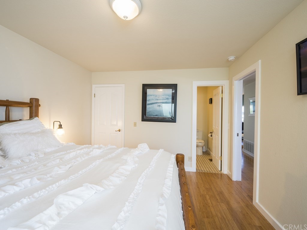 2630 Maple Avenue Morro Bay, CA 93442 - Photo 37 of 49 a bed room with a bed
