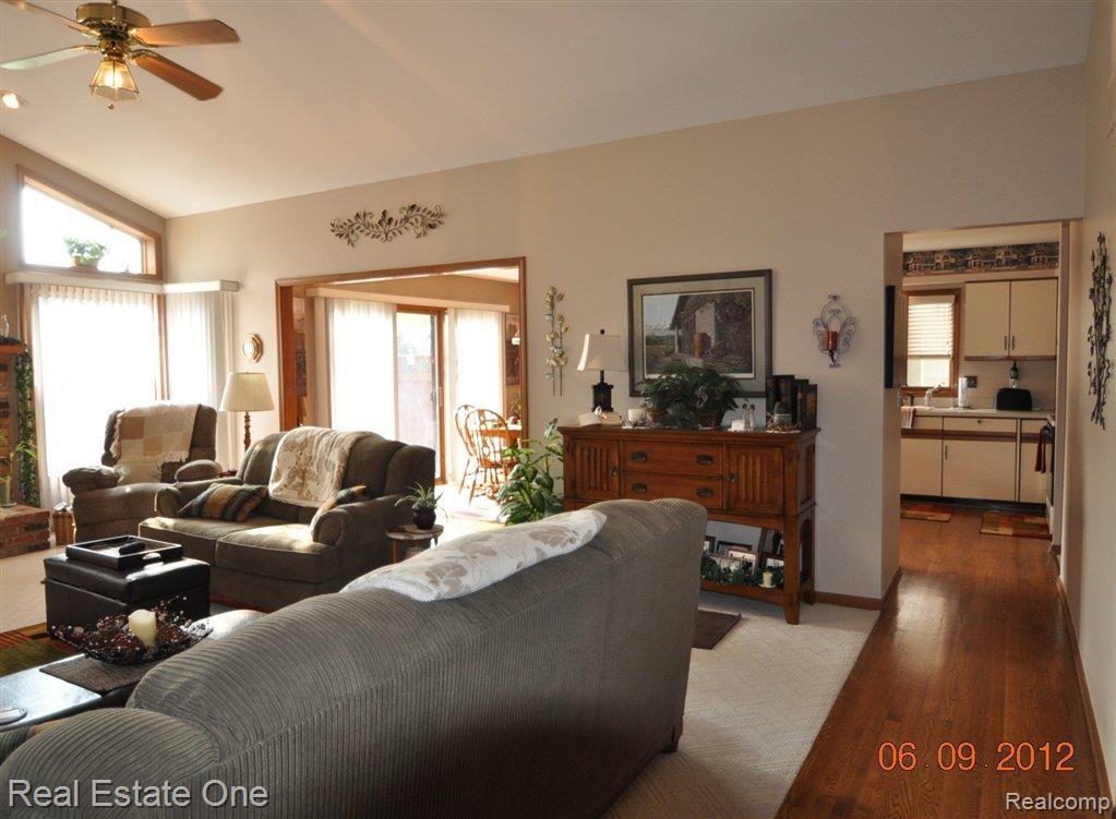 384 Buttercup Drive Rochester, MI 48307 - Photo 5 of 17 Great for entertaining