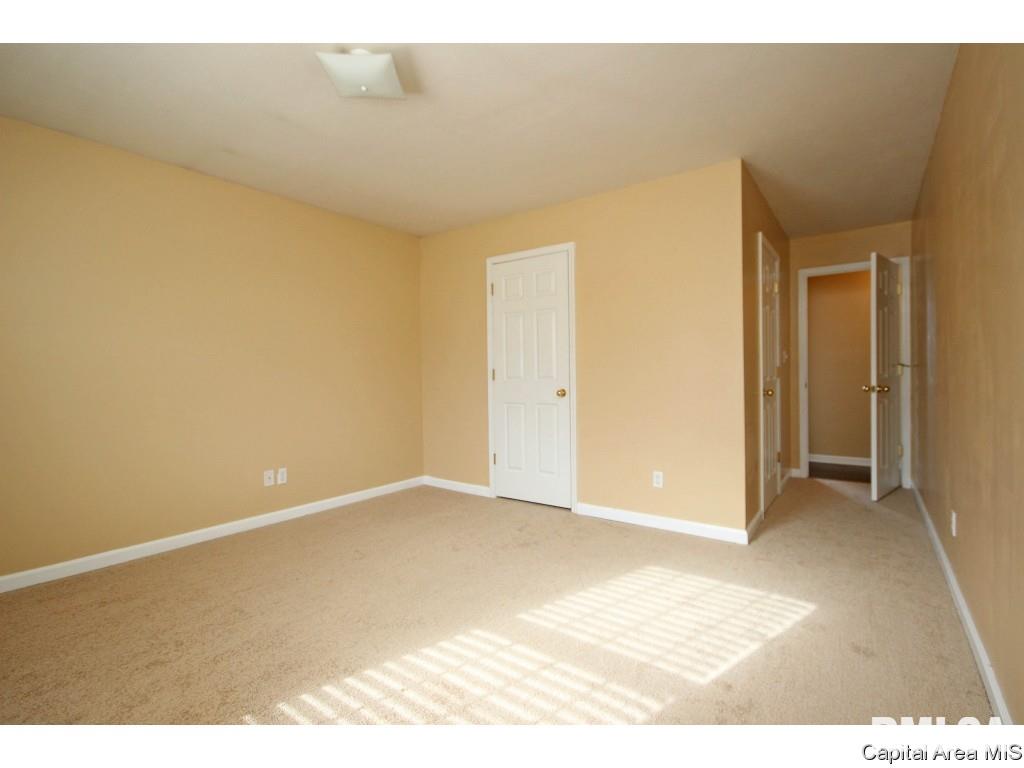 3825 Viking Boulevard Springfield, IL 62712 - Photo 11 of 22