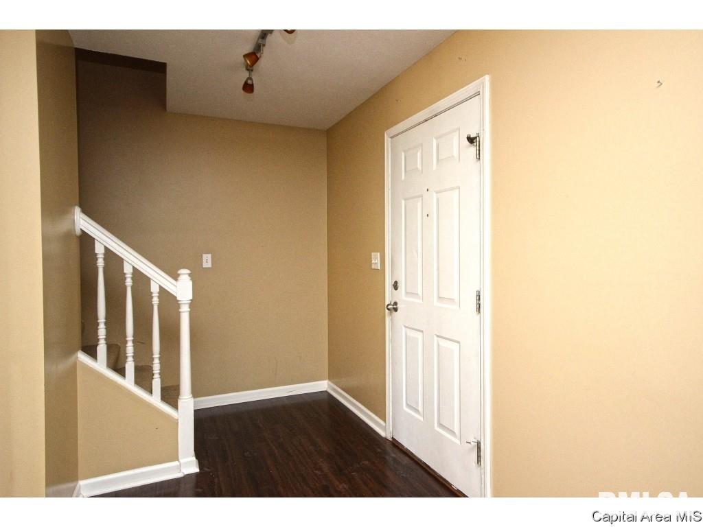 3825 Viking Boulevard Springfield, IL 62712 - Photo 2 of 22
