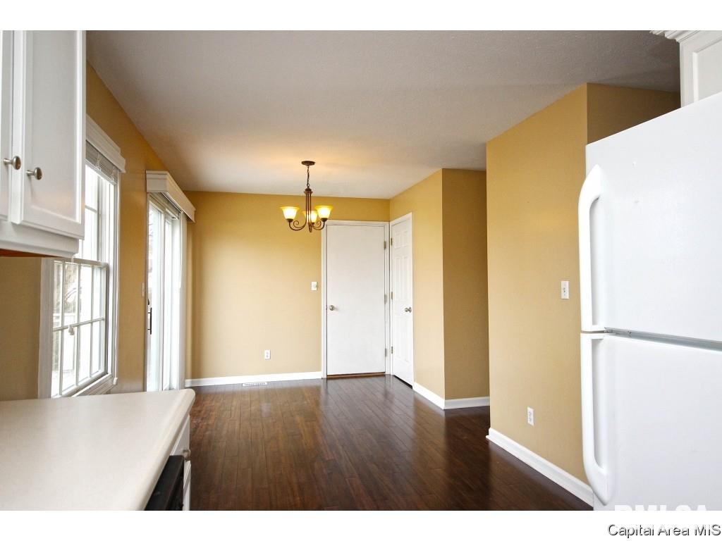 3825 Viking Boulevard Springfield, IL 62712 - Photo 7 of 22
