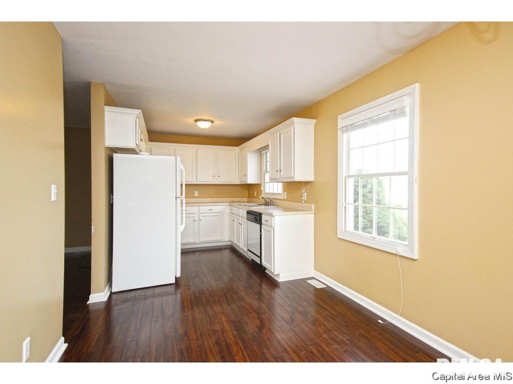 3825 Viking Boulevard Springfield, IL 62712 - Photo 9 of 22