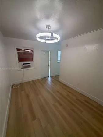 $1,500 | 3669 Thomas Avenue, Unit 9, Miami, FL 33133