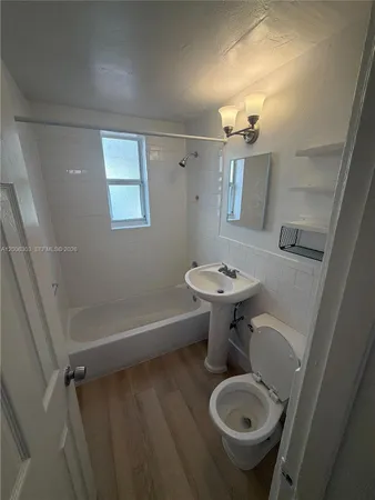 $1,500 | 3669 Thomas Avenue, Unit 9, Miami, FL 33133