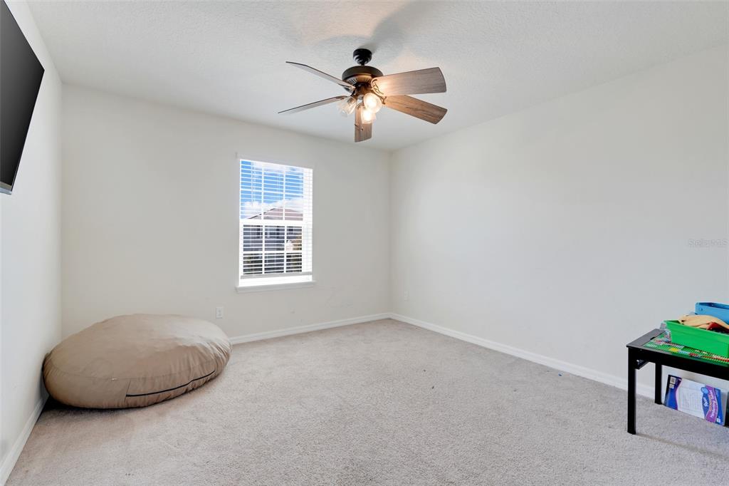 2611 Hilltop Loop Apopka, FL 32712 - Photo 18 of 46 a room with window and ceiling fan