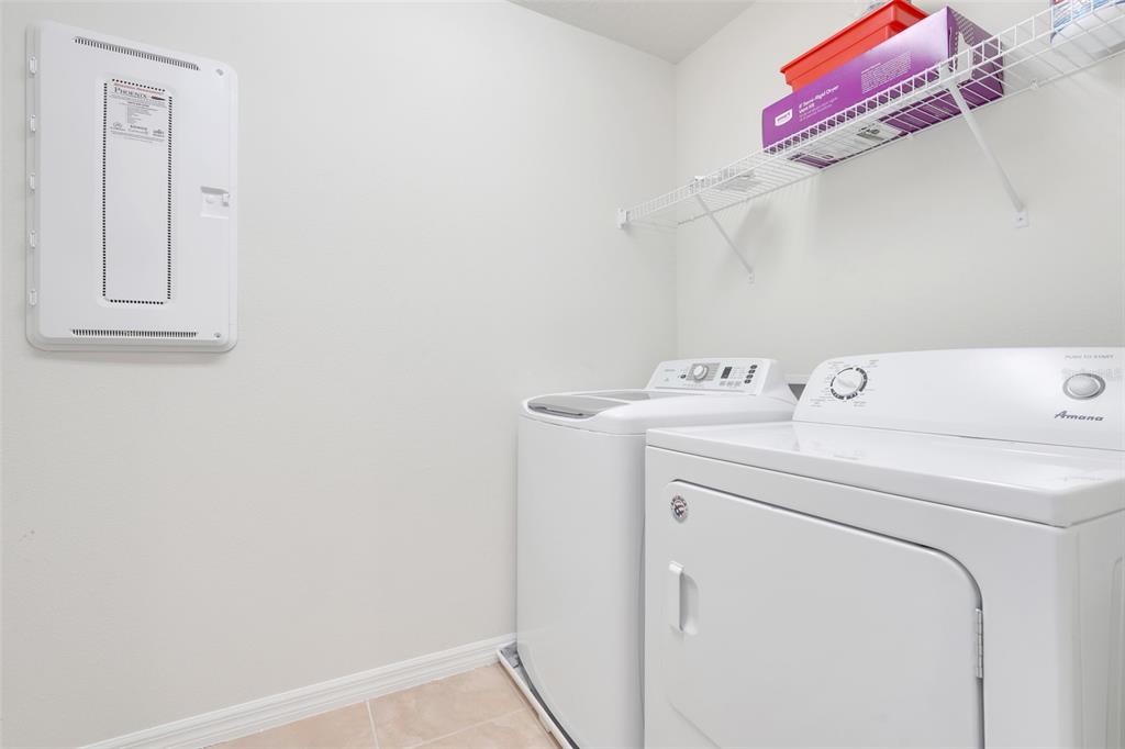 2611 Hilltop Loop Apopka, FL 32712 - Photo 19 of 46 a utility room with dryer and washer