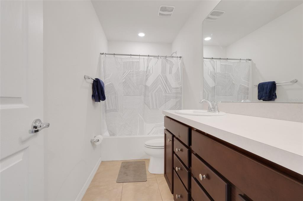 2611 Hilltop Loop Apopka, FL 32712 - Photo 34 of 46 a bathroom with a sink and a mirror