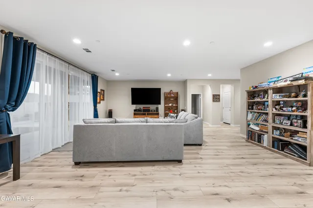 $779,990 | 41742 Wayladn Court, Lancaster, CA 93536