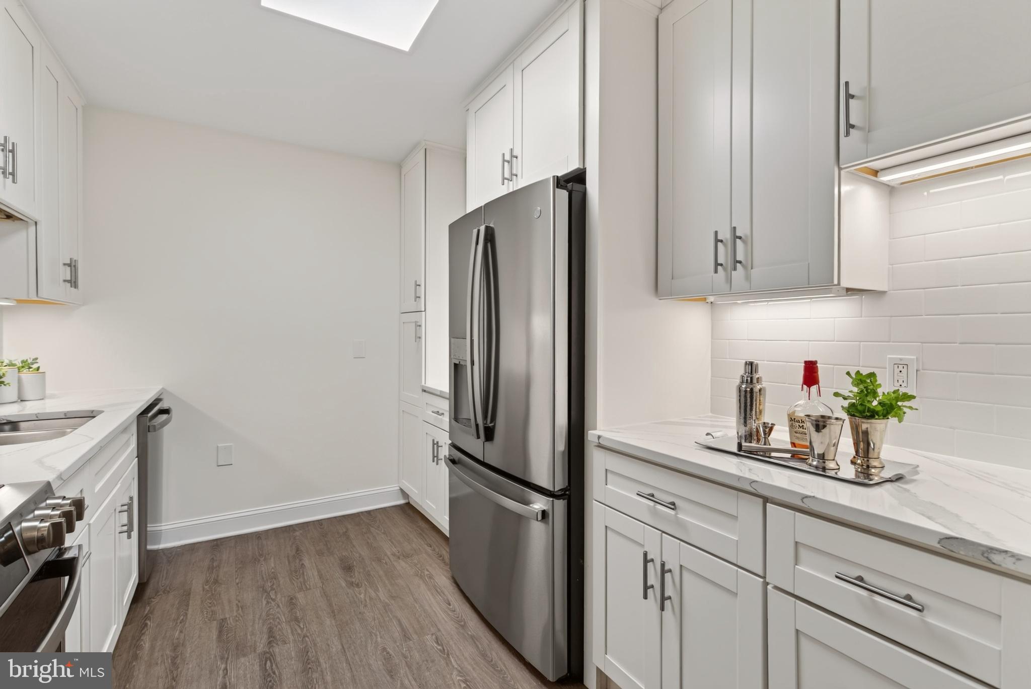 5101 River Road, Unit 1515 Bethesda, MD 20816 - Photo 13 of 33 Stainless Appliances