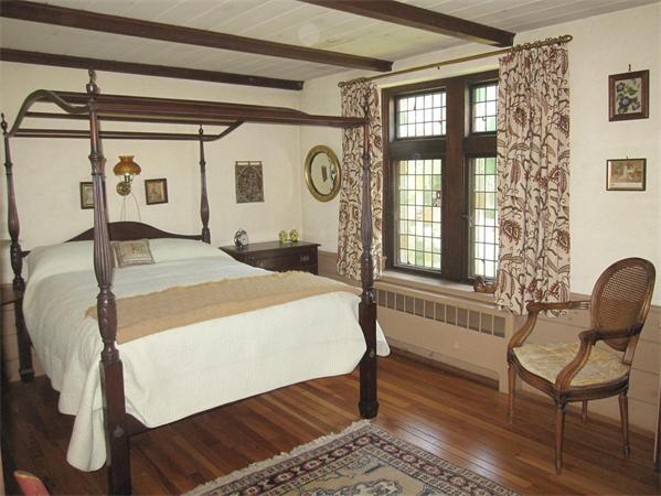 23 Blueberry Road Marblehead, MA 01945 - Photo 7 of 14 Gallery Image 7